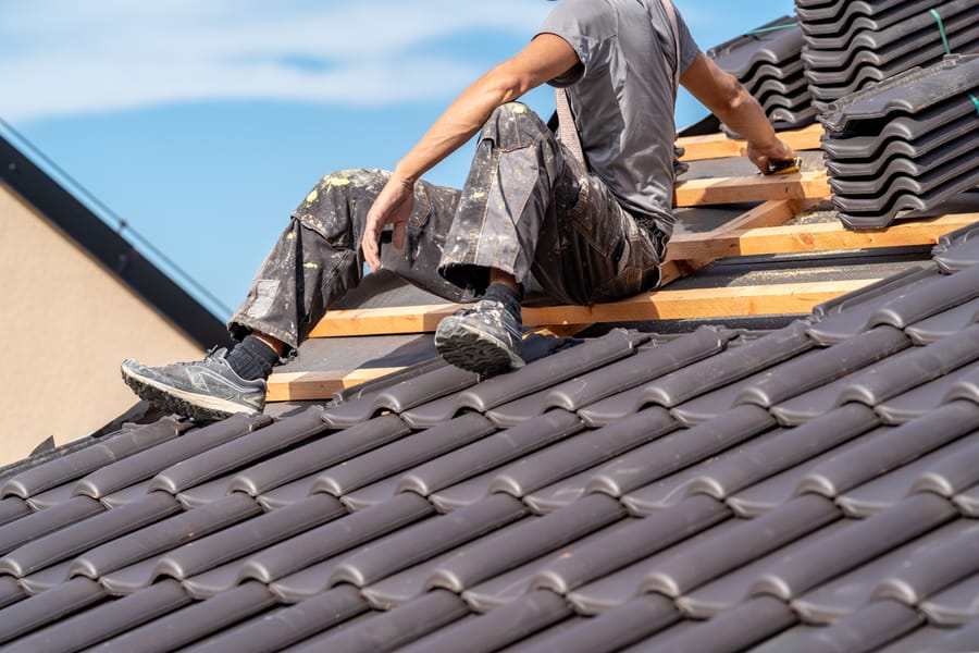 Warning signs of a roofing scam